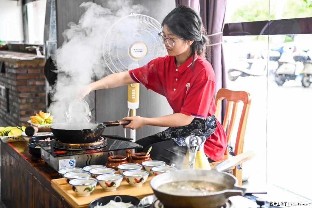 全网追的“扁担女孩”，找了一份暑假工，时薪12元 - 南通生活资讯 - 南通28生活网 nt.28life.com